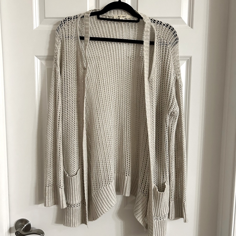 Cut-out Shoulder Cardigan